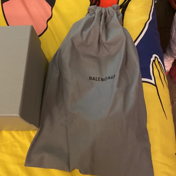 I’m selling a pair of black balenciaga slides. - Picture 6 of 8